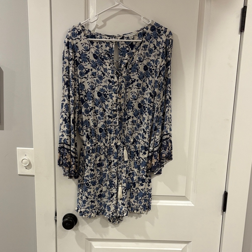 American Eagle Outfitters Blue and Cream Floral Top